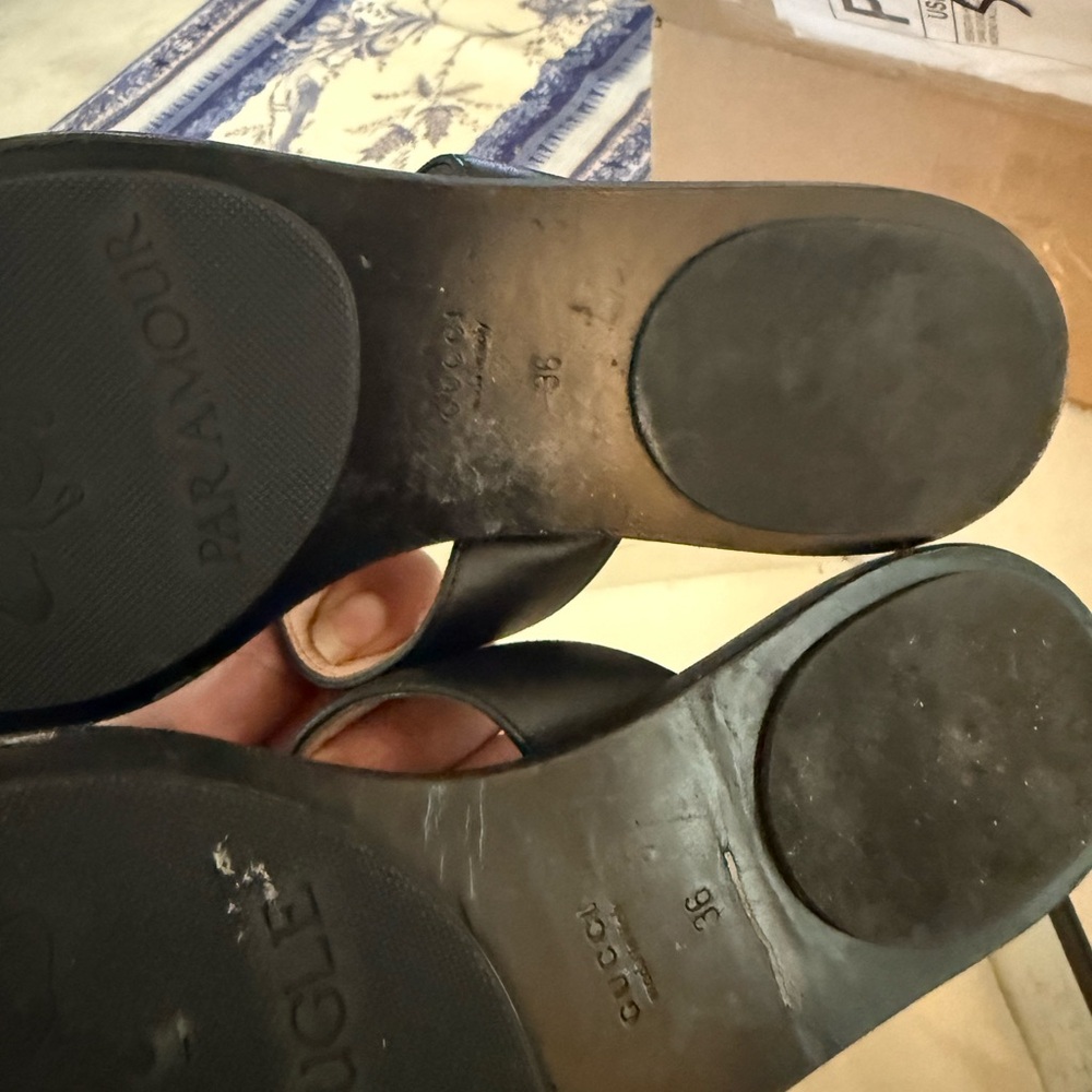 Gucci Black Leather Sandals with Gold Accent - Picture 6 of 8